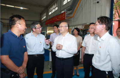 四川省委常委、組織部部長王正譜一行蒞臨成都科技學校調研指導黨建工作